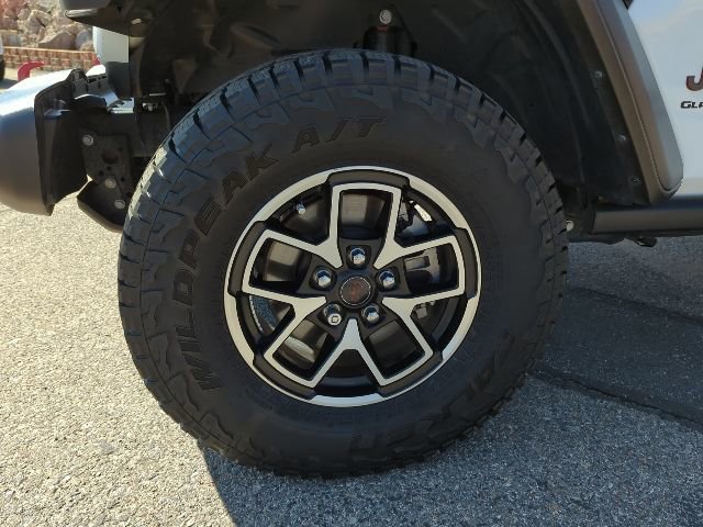 Certified 2024 Jeep Gladiator Rubicon w/ Technology Group image 24