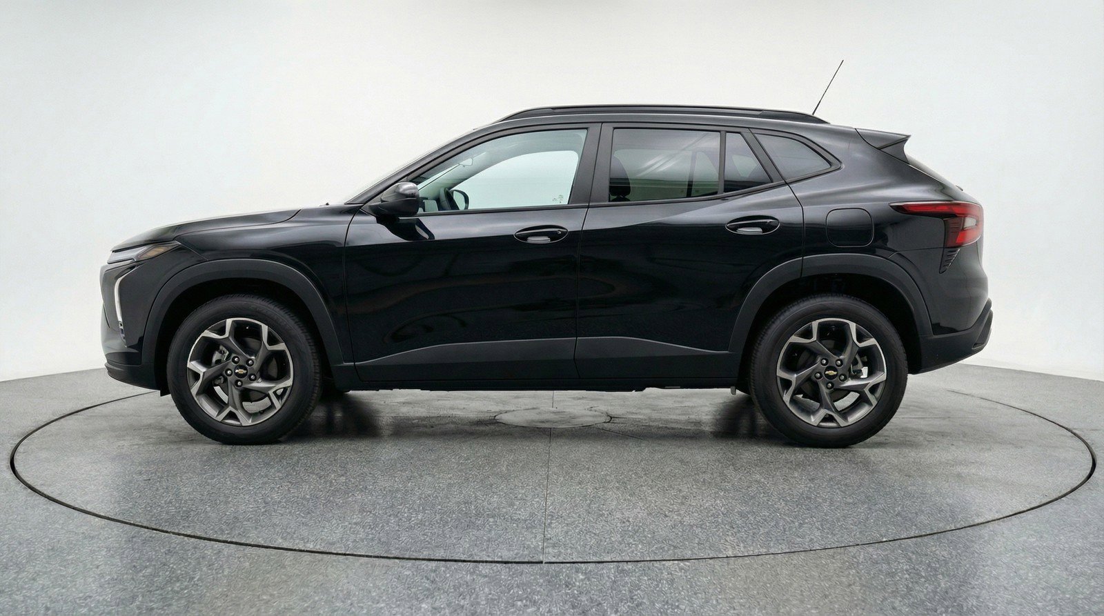 Used 2025 Chevrolet Trax LT w/ LT Convenience Package image 5