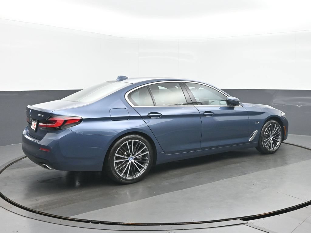 Used 2023 BMW 530e xDrive w/ Premium Package AWD/4WD image 3