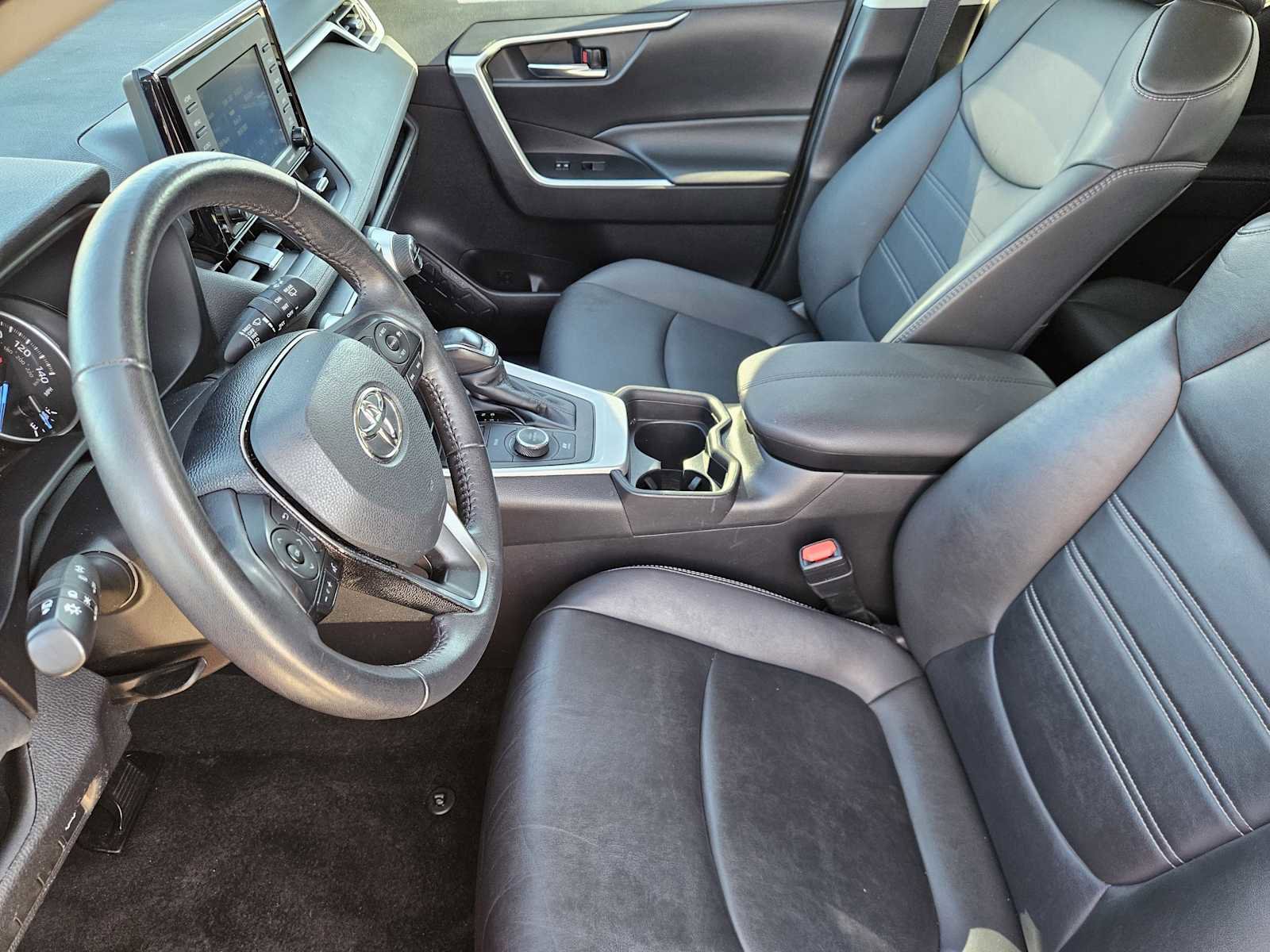 Used 2021 Toyota RAV4 XLE Premium image 13