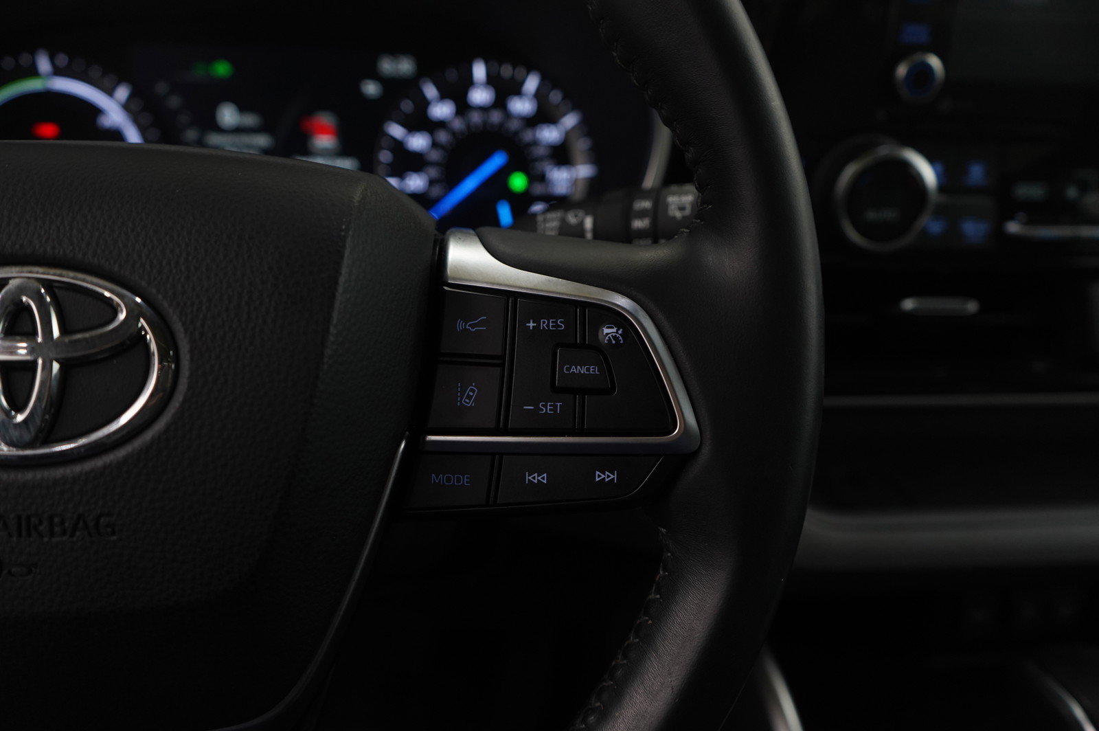 Used 2020 Toyota Highlander XLE image 18