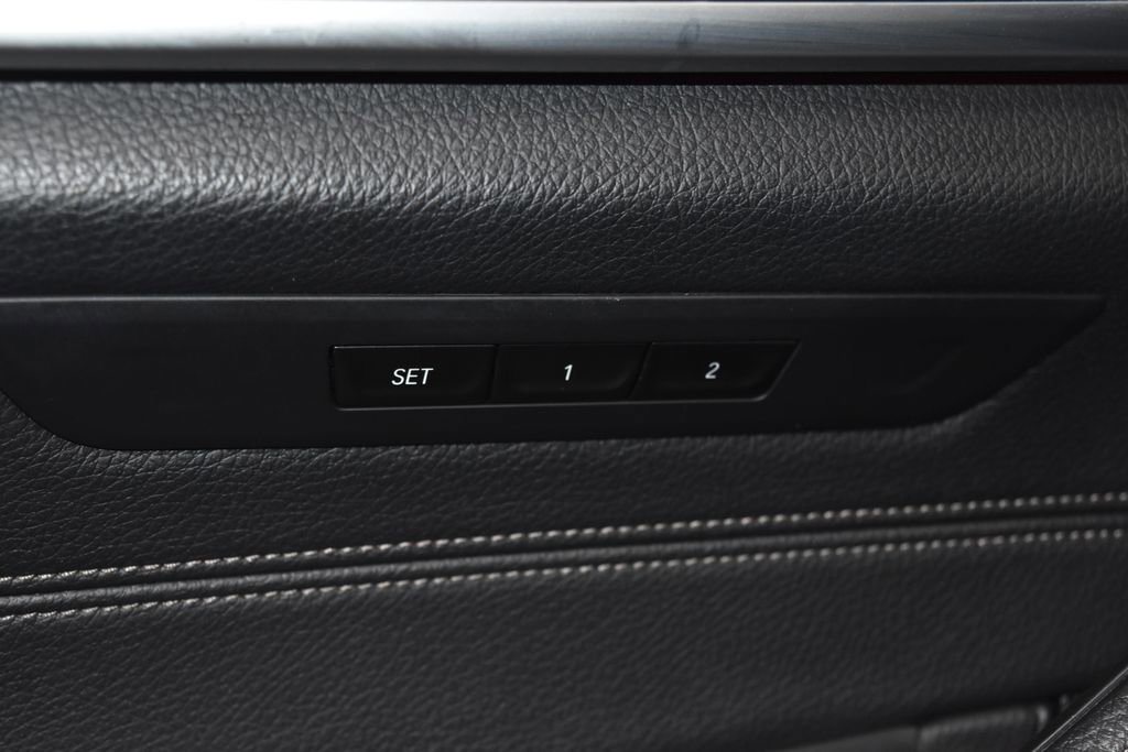 Used 2019 BMW 530i w/ Convenience Package image 5