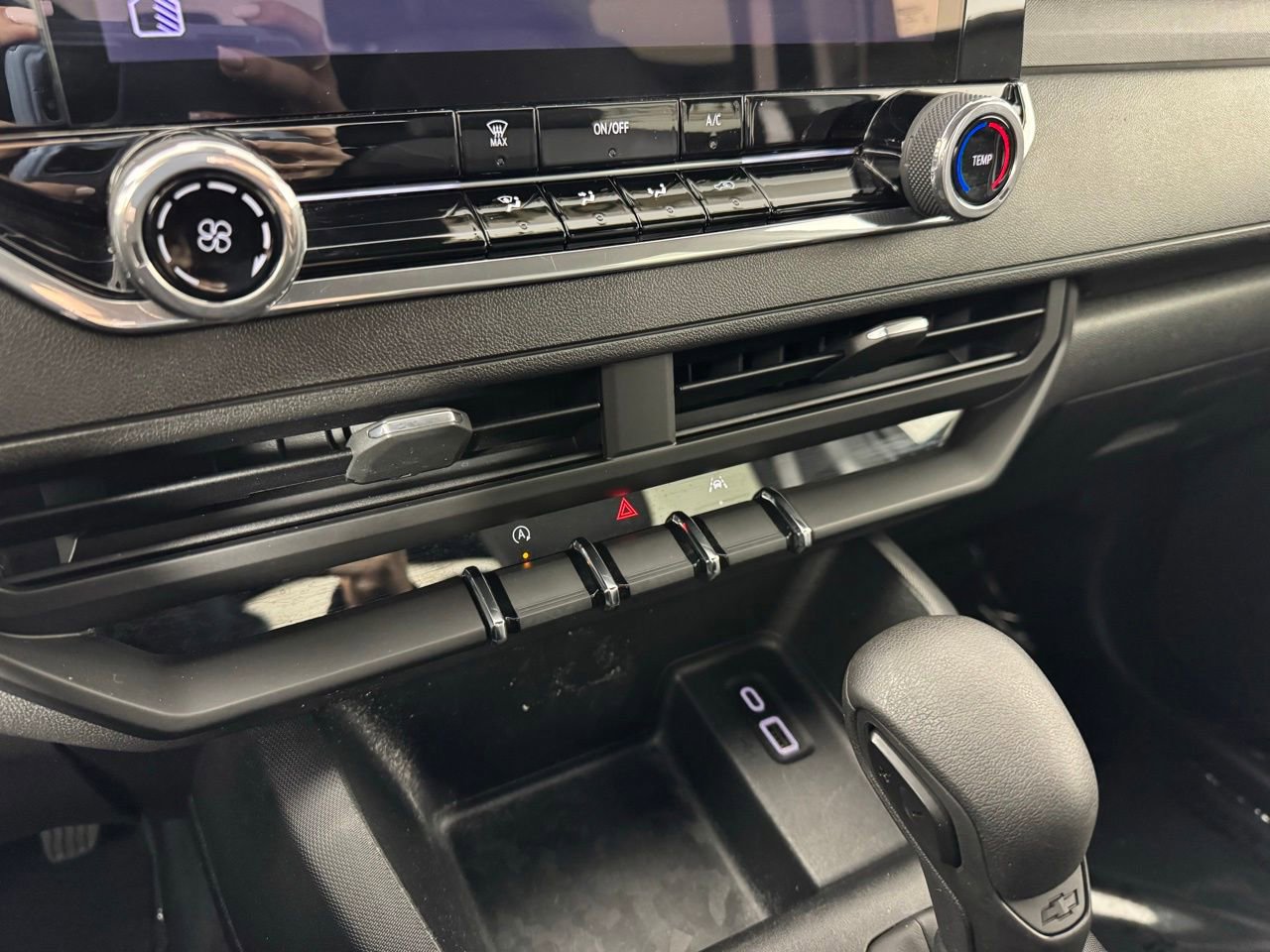 Used 2024 Chevrolet Colorado W/T image 18