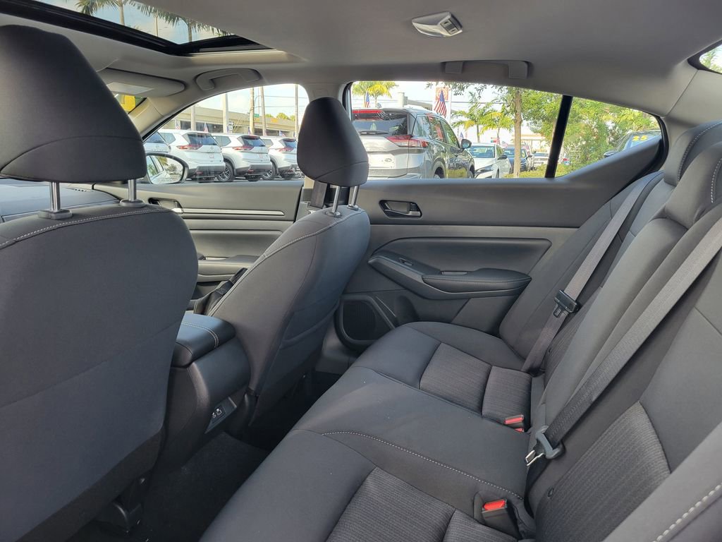 Used 2025 Nissan Altima 2.5 SV w/ SV Premium Package FWD image 7