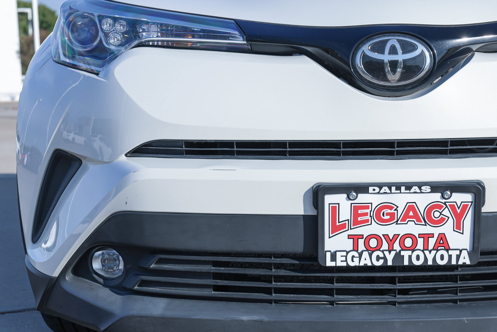 Used 2019 Toyota C-HR Limited FWD image 11