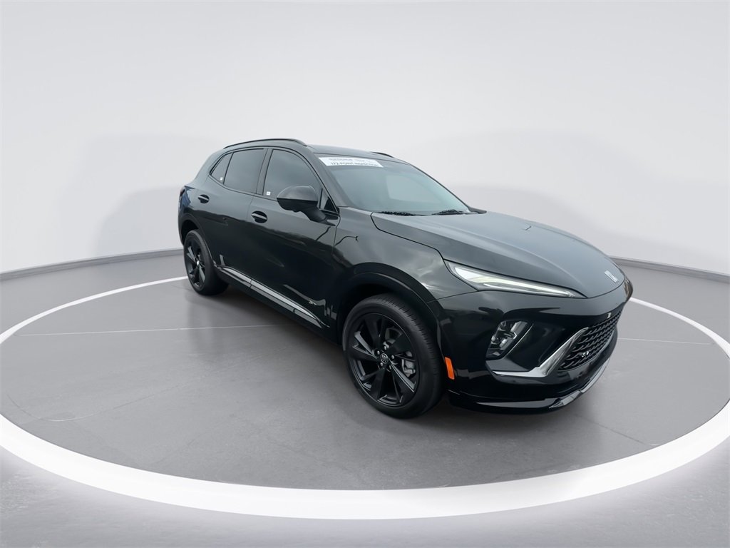 Used 2024 Buick Envision Sport Touring image 2