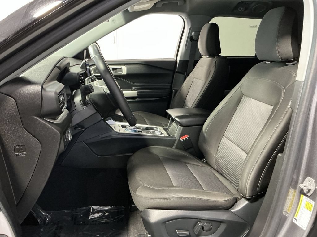 Used 2023 Ford Explorer XLT AWD/4WD image 14