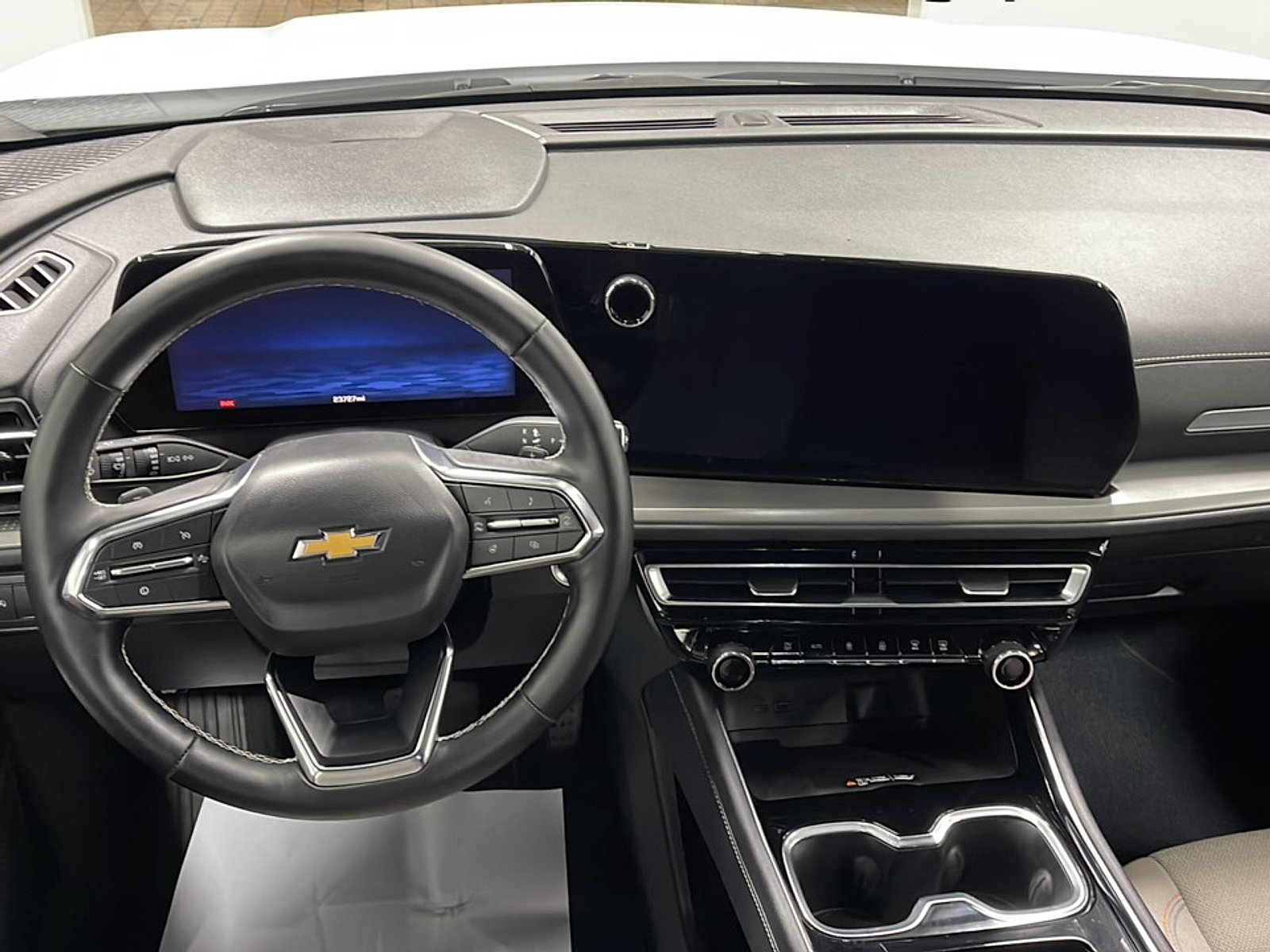 Used 2026 Chevrolet Traverse LT w/ Driver Confidence Package FWD image 3