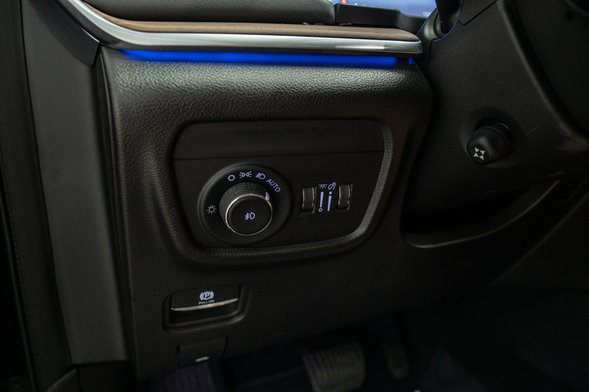 Used 2023 Jeep Grand Cherokee Summit AWD/4WD image 34