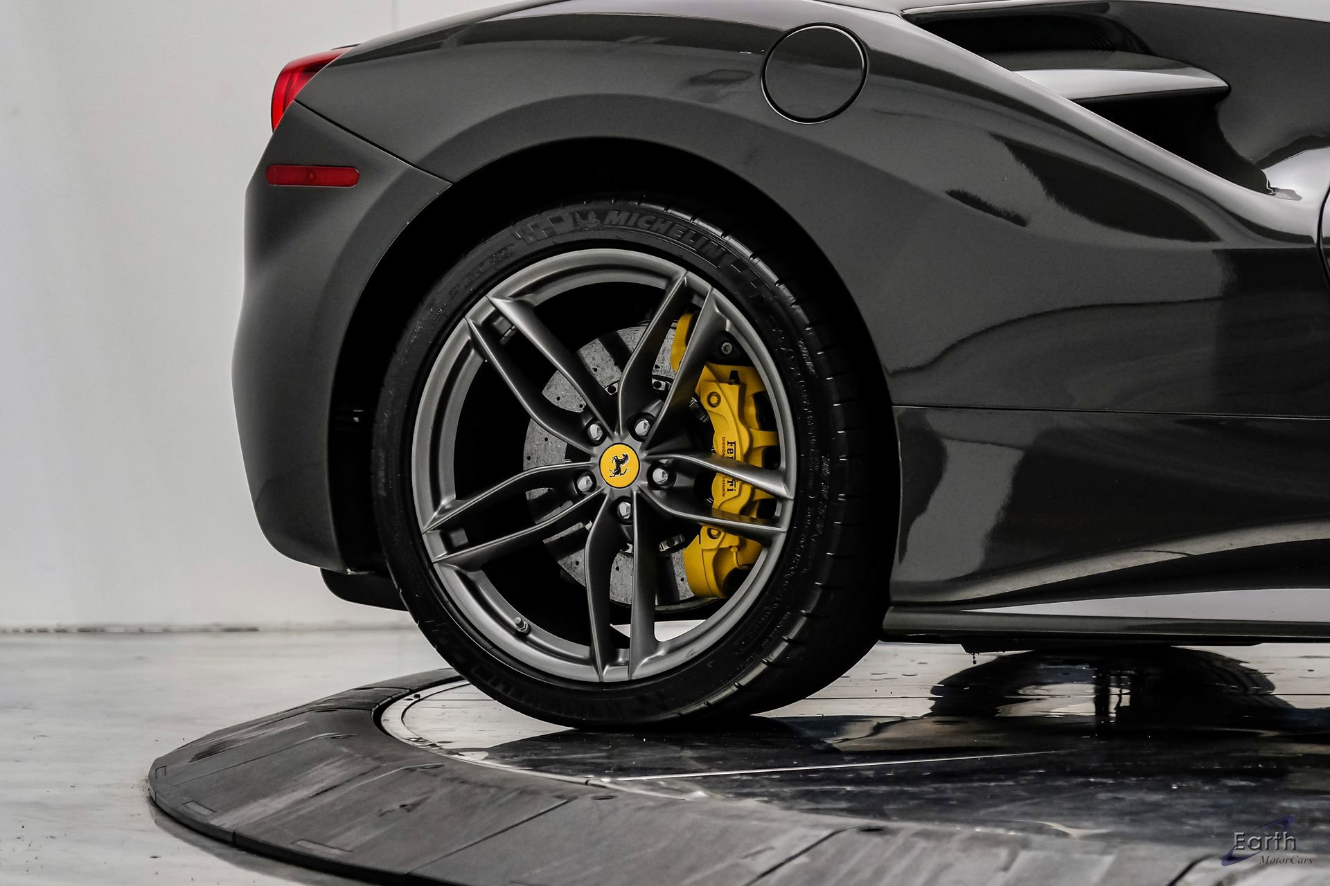 Used 2018 Ferrari 488 Spider image 97