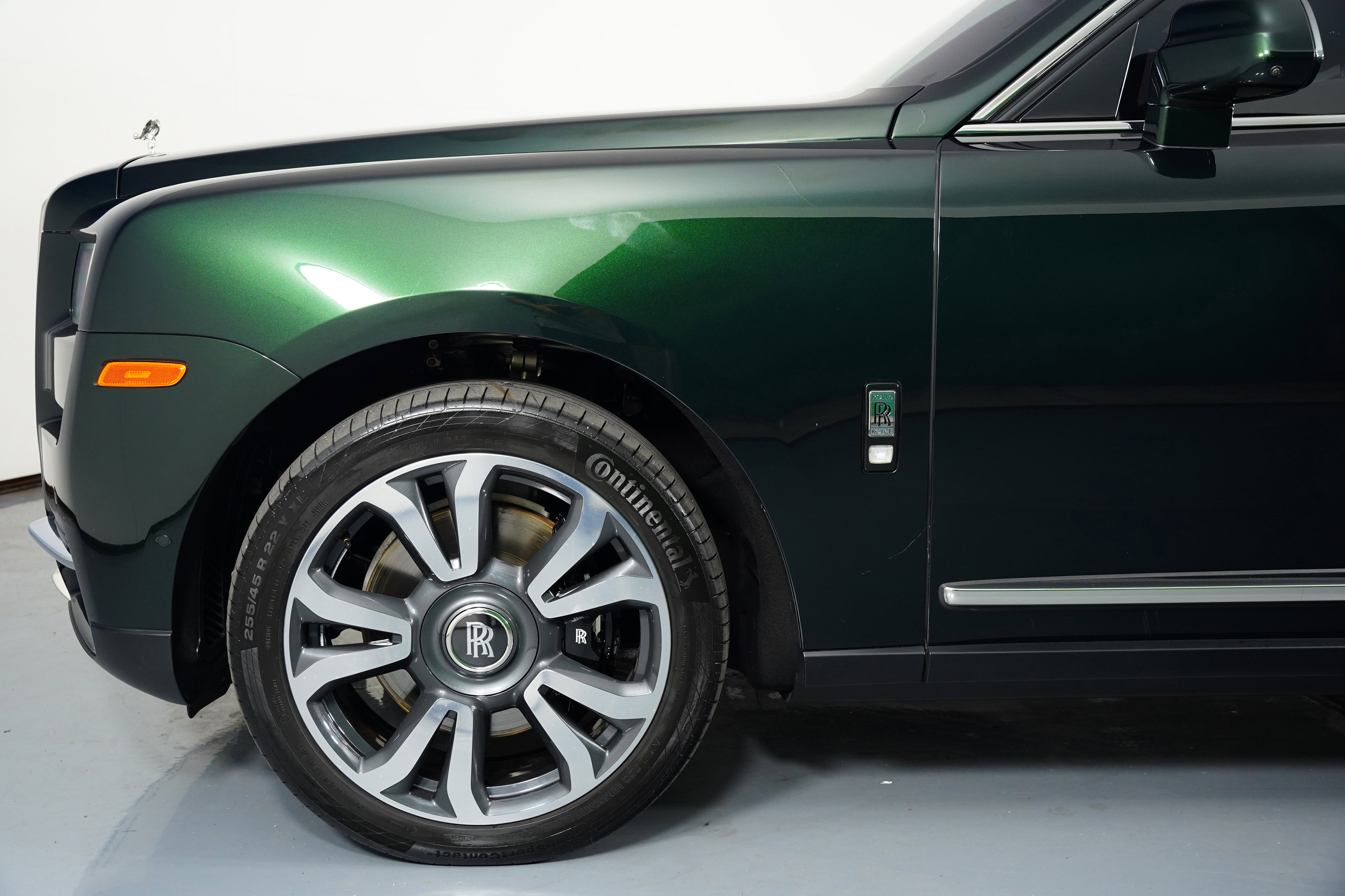 Used 2023 Rolls-Royce Cullinan w/ Cullinan Package image 87