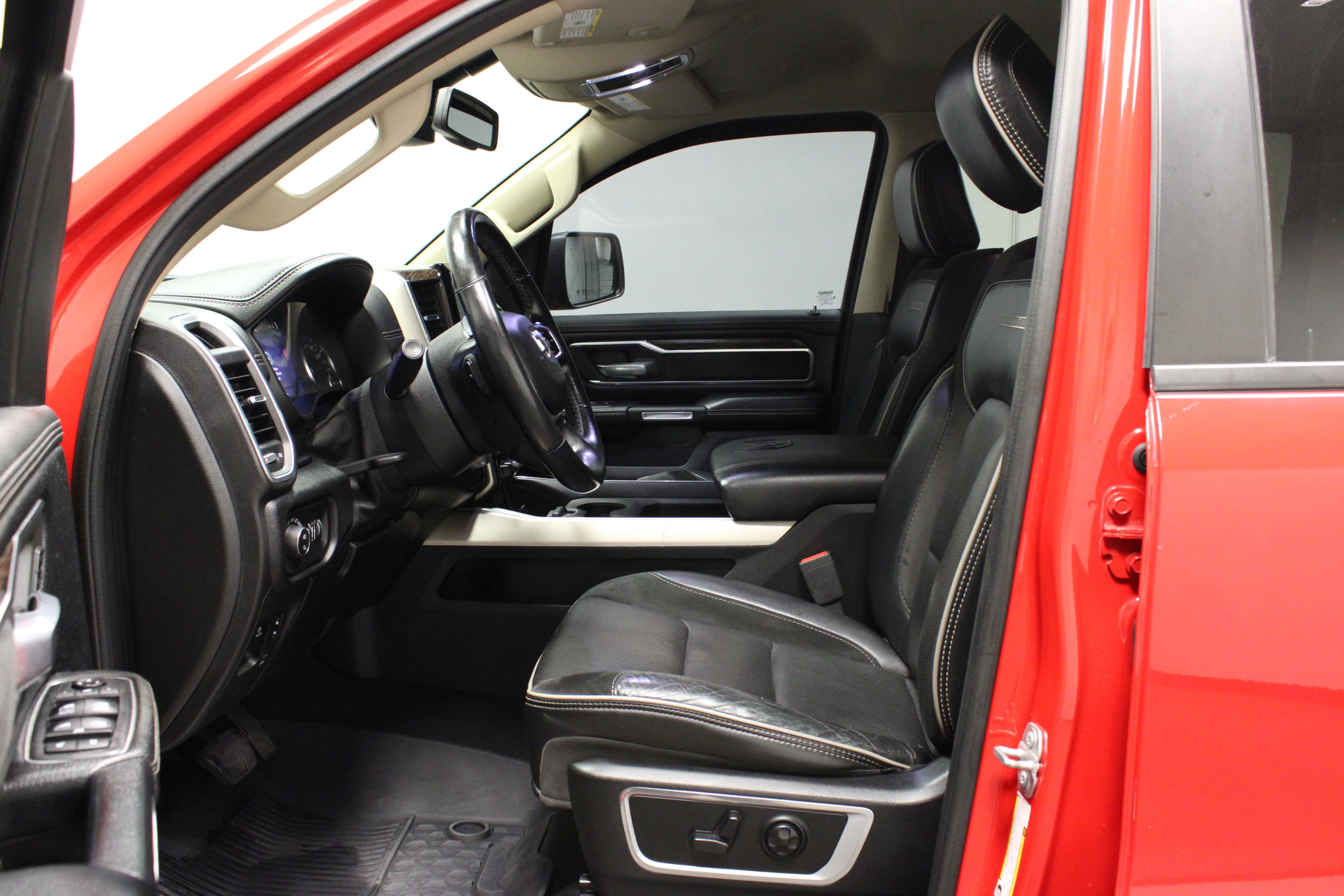 Used 2019 RAM 1500 Laramie image 19