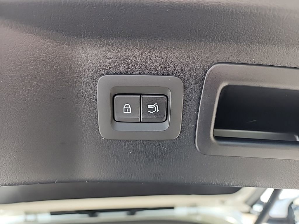 Certified 2025 MAZDA CX-70 Plug-In Hybrid w/ Premium Plus AWD/4WD image 12