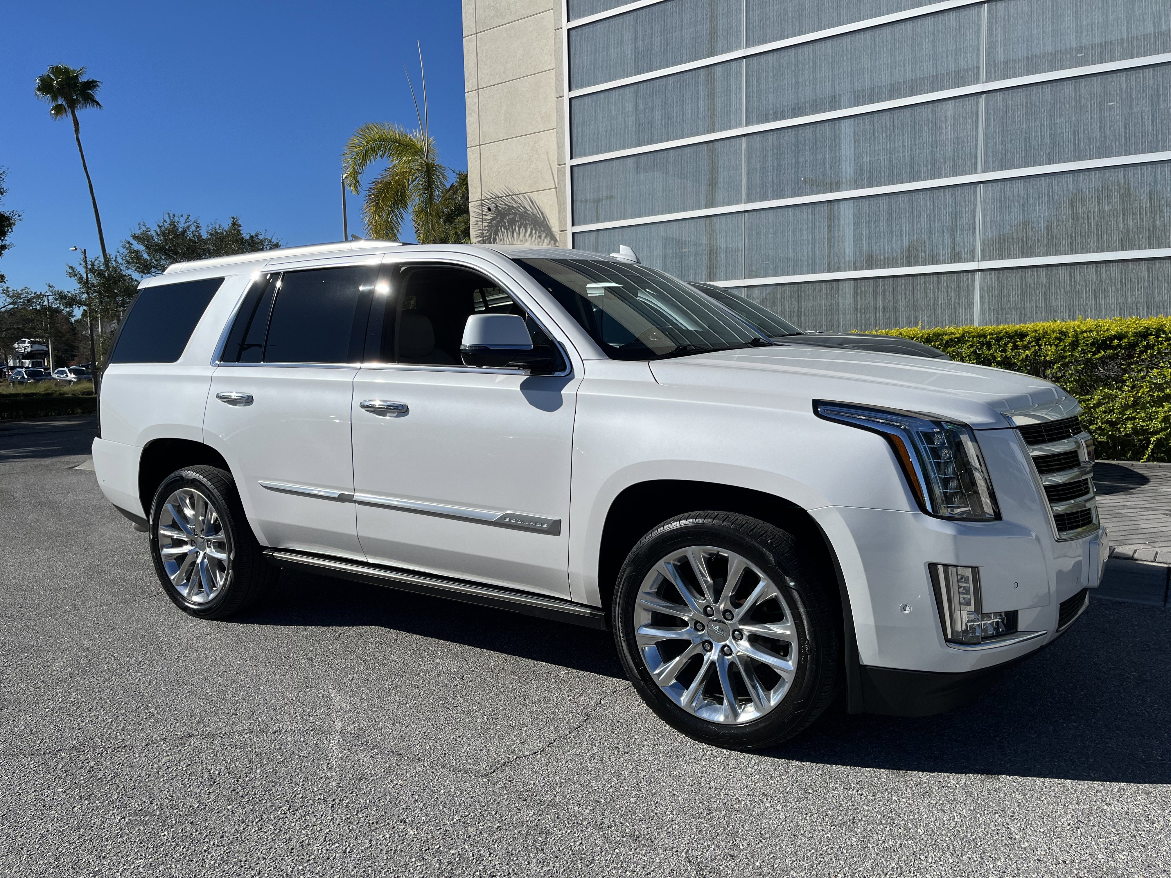 Used 2019 Cadillac Escalade Premium Luxury image 8
