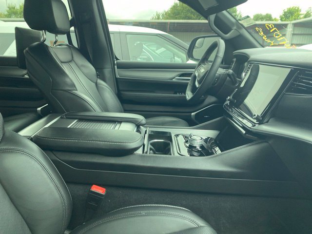 Used 2023 Jeep Wagoneer Series II AWD/4WD image 7