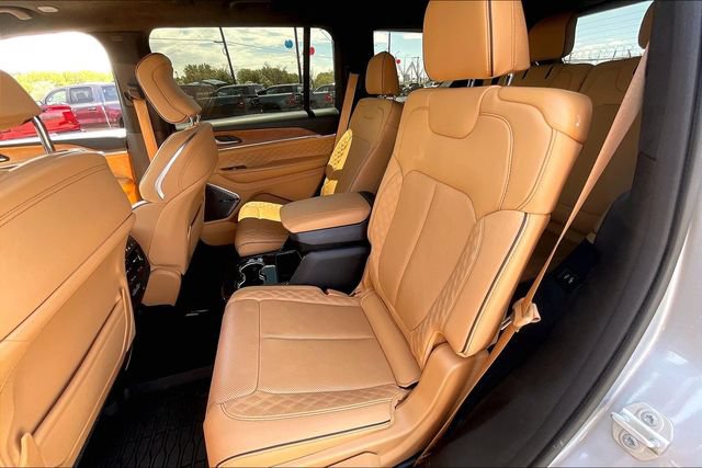 Used 2023 Jeep Grand Cherokee L Summit AWD/4WD image 28