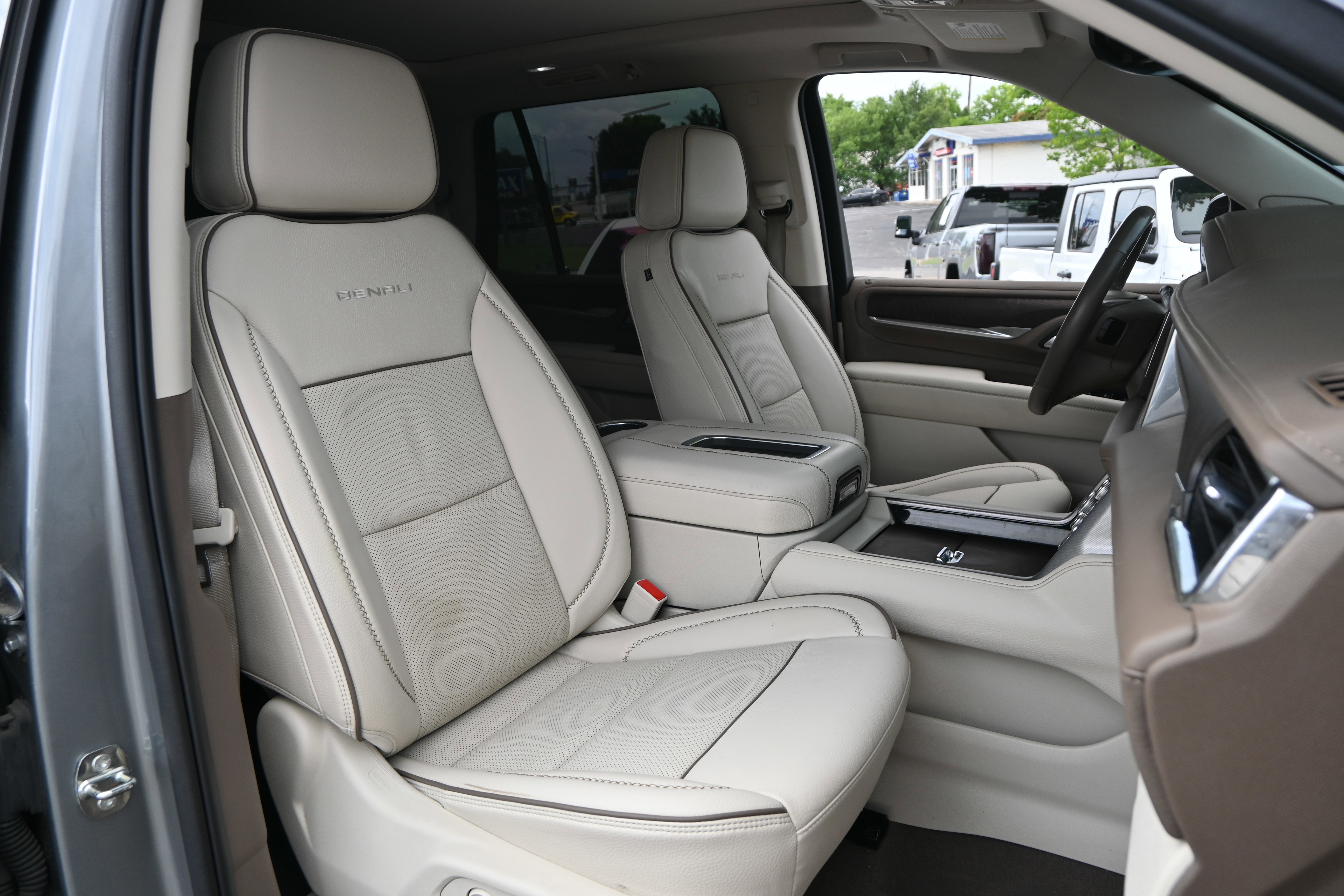 Used 2023 GMC Yukon Denali AWD/4WD image 37