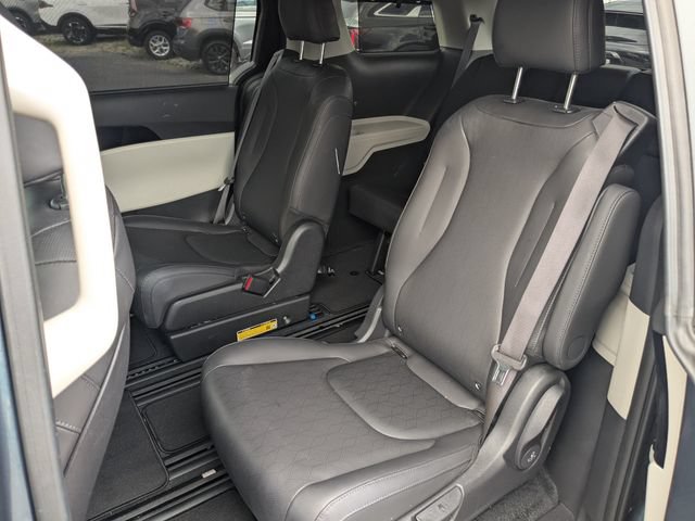 Certified 2024 Kia Carnival EX FWD image 13