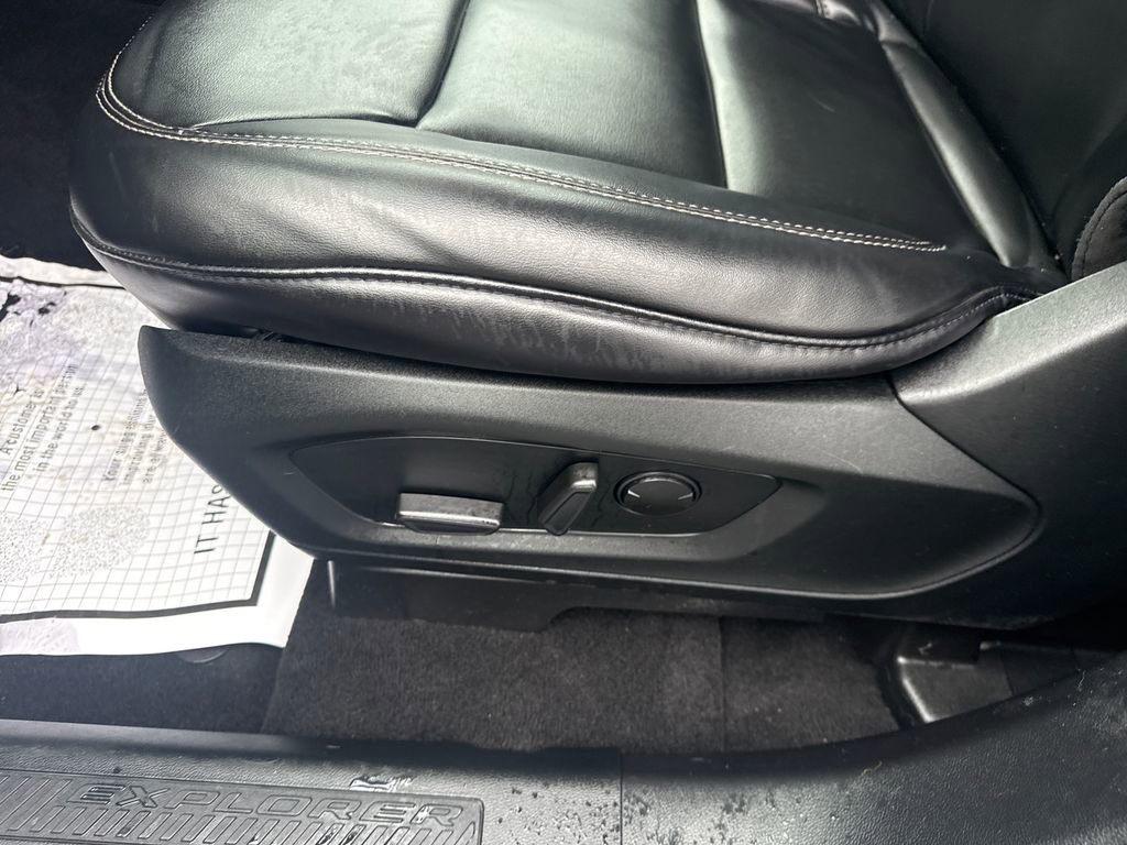 Used 2021 Ford Explorer XLT w/ Equipment Group 202A image 33