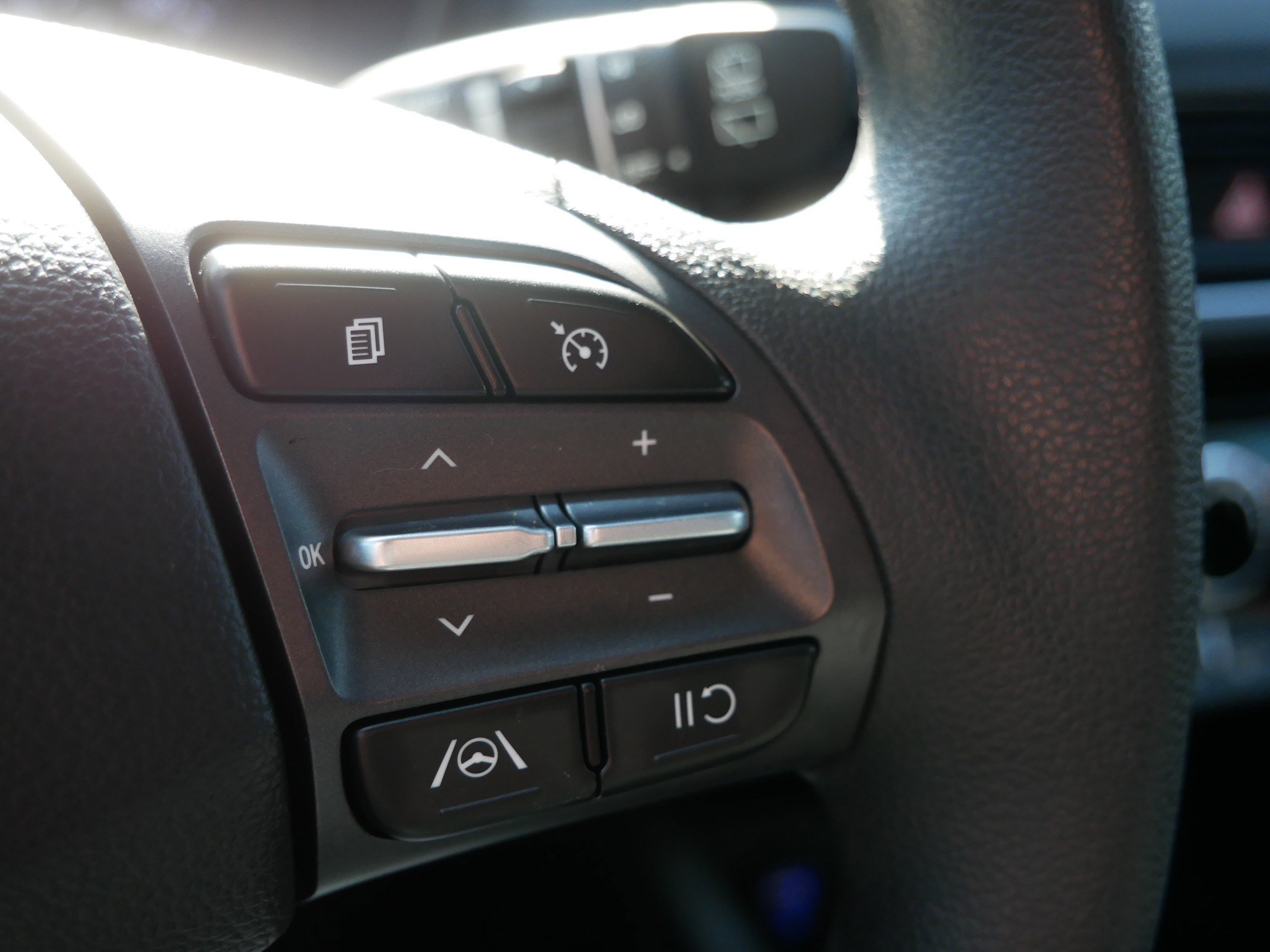 Certified 2023 Hyundai Kona SEL AWD/4WD image 27