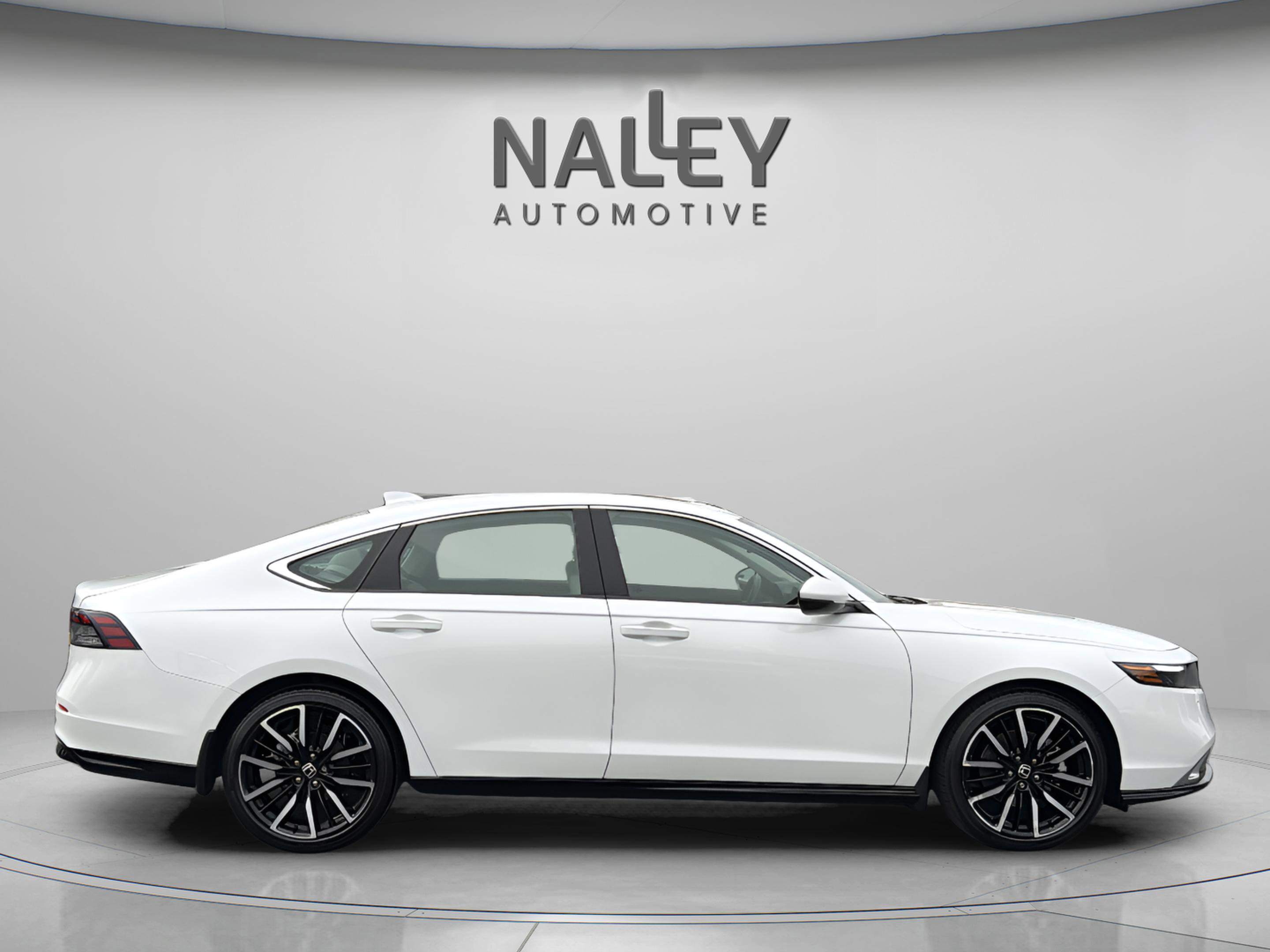 Used 2024 Honda Accord Touring image 6