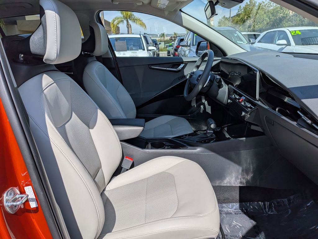 Used 2023 Kia Niro EX Touring image 31