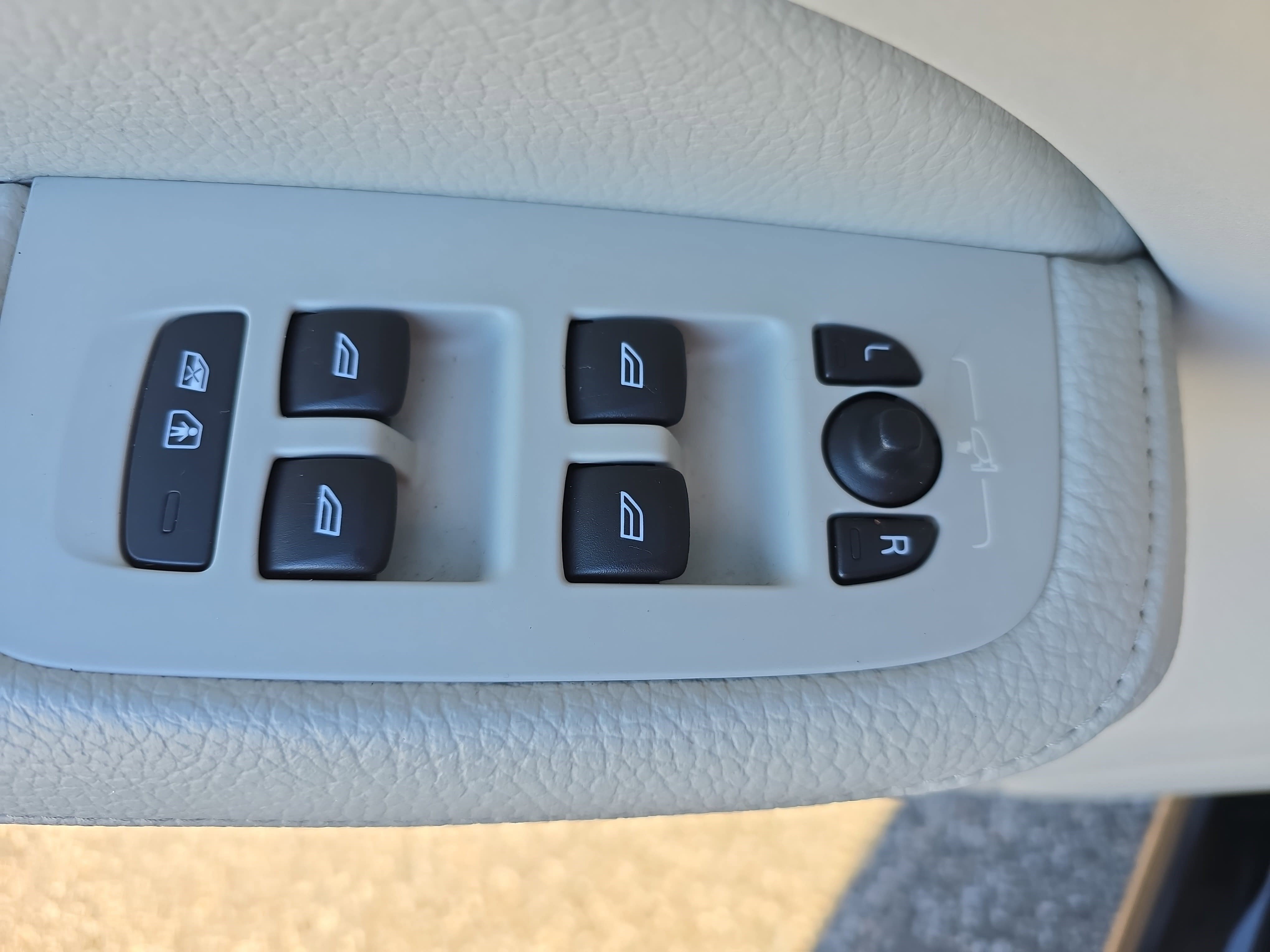 Used 2021 Volvo S60 T5 Momentum image 26