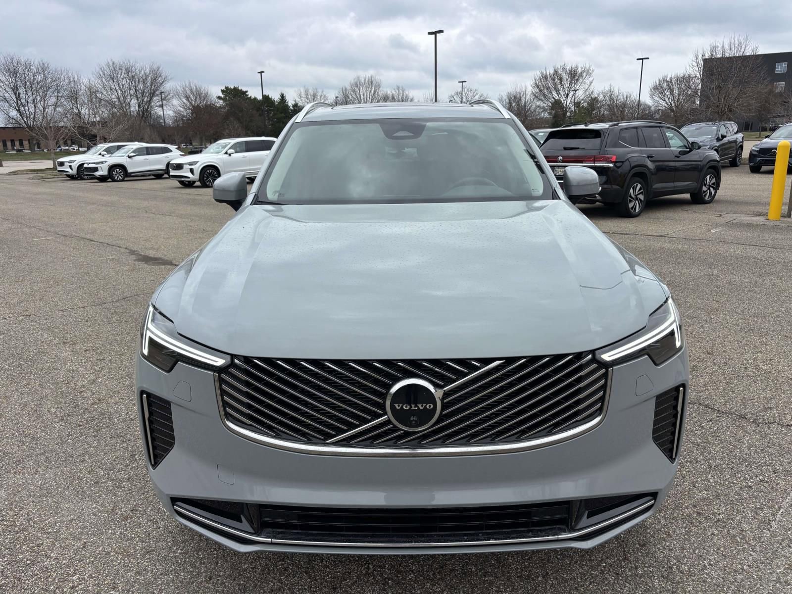 New 2026 Volvo XC90 B6 Plus w/ Protection Package Premier image 2