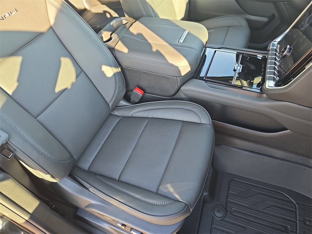 New 2026 GMC Yukon Denali w/ Sun & Power Step Package image 10