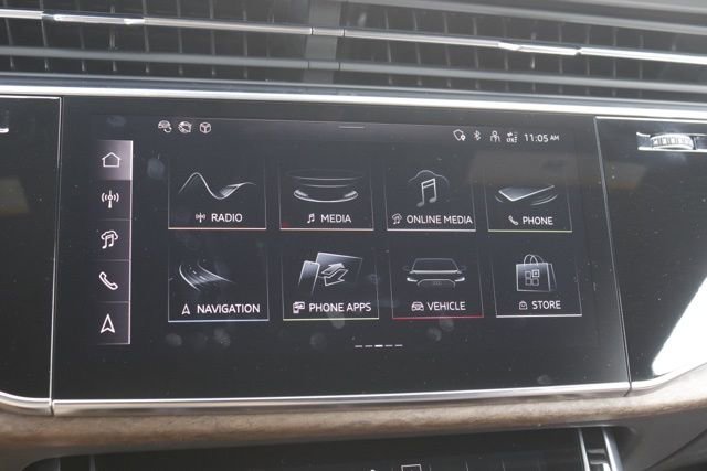 Used 2024 Audi Q8 Premium image 25