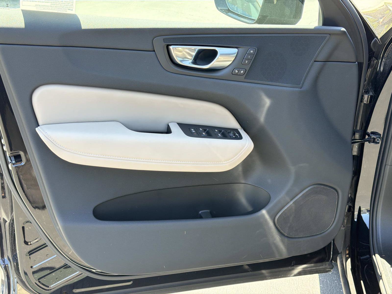 New 2026 Volvo XC60 B5 Core w/ Climate Package AWD/4WD image 9