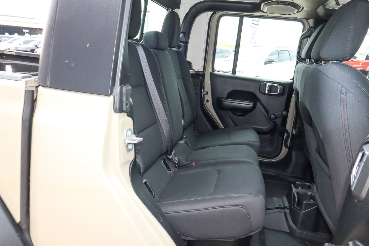 Used 2020 Jeep Gladiator Sport image 25