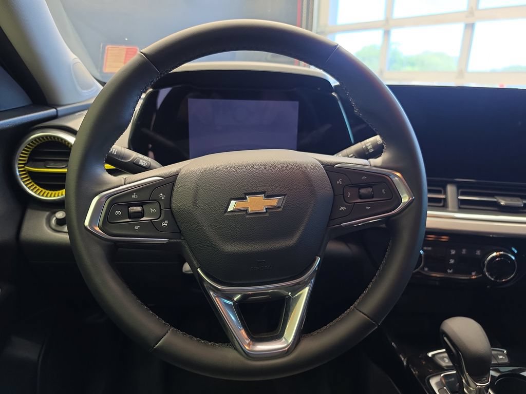 Used 2024 Chevrolet Trax LT w/ Driver Confidence Package FWD image 21