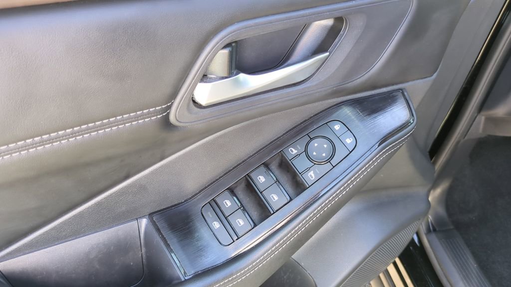 Used 2023 Nissan Rogue SV w/ SV Premium B Package image 13