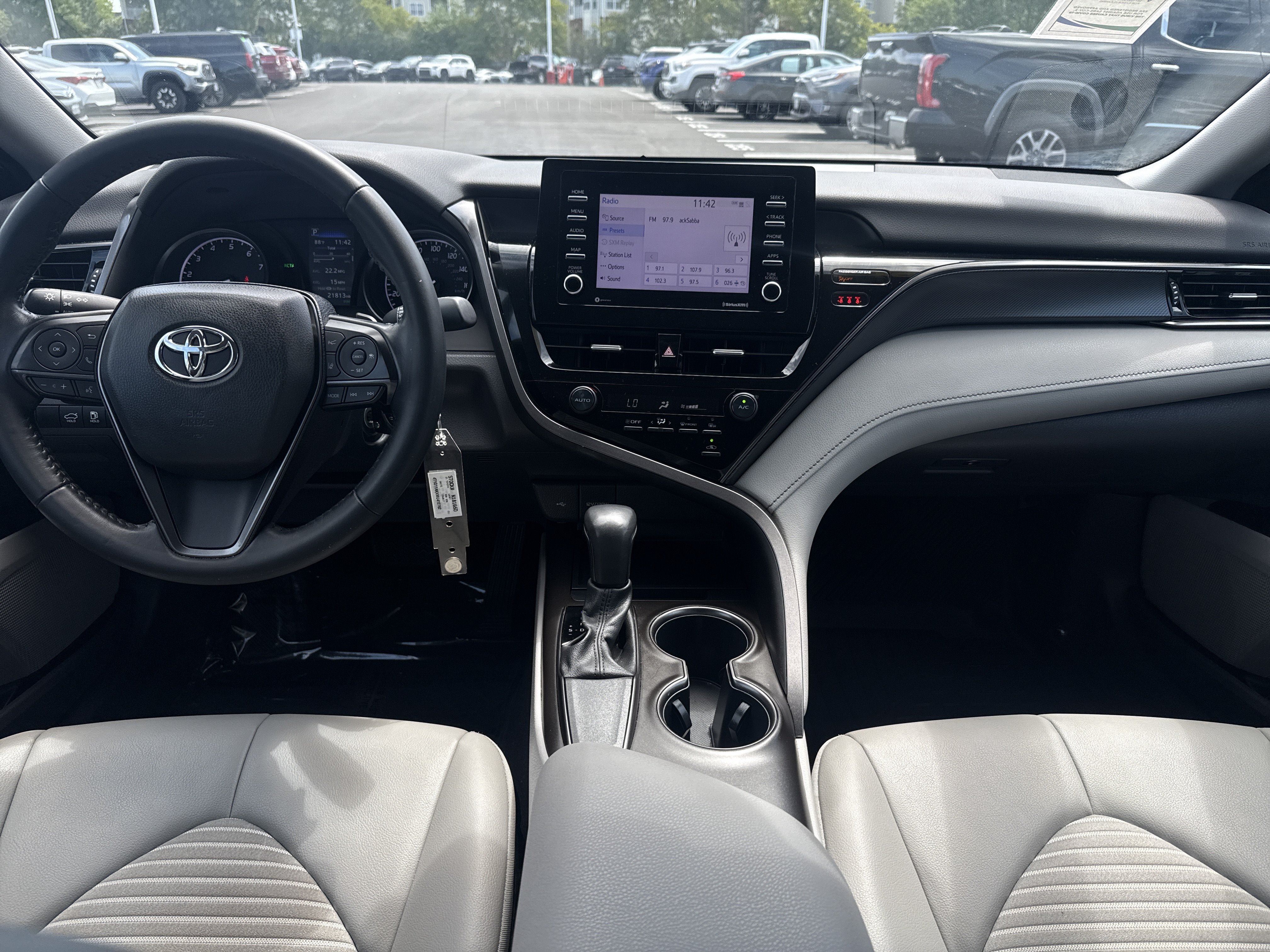 Used 2021 Toyota Camry SE FWD image 10