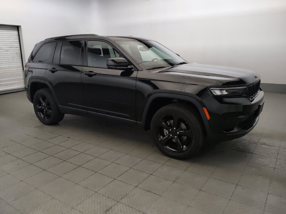 Used 2023 Jeep Grand Cherokee Altitude AWD/4WD image 11