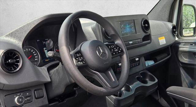 Used 2024 Mercedes-Benz Sprinter 2500 image 9
