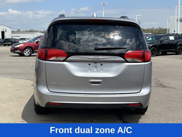 Used 2020 Chrysler Pacifica Touring-L FWD image 6