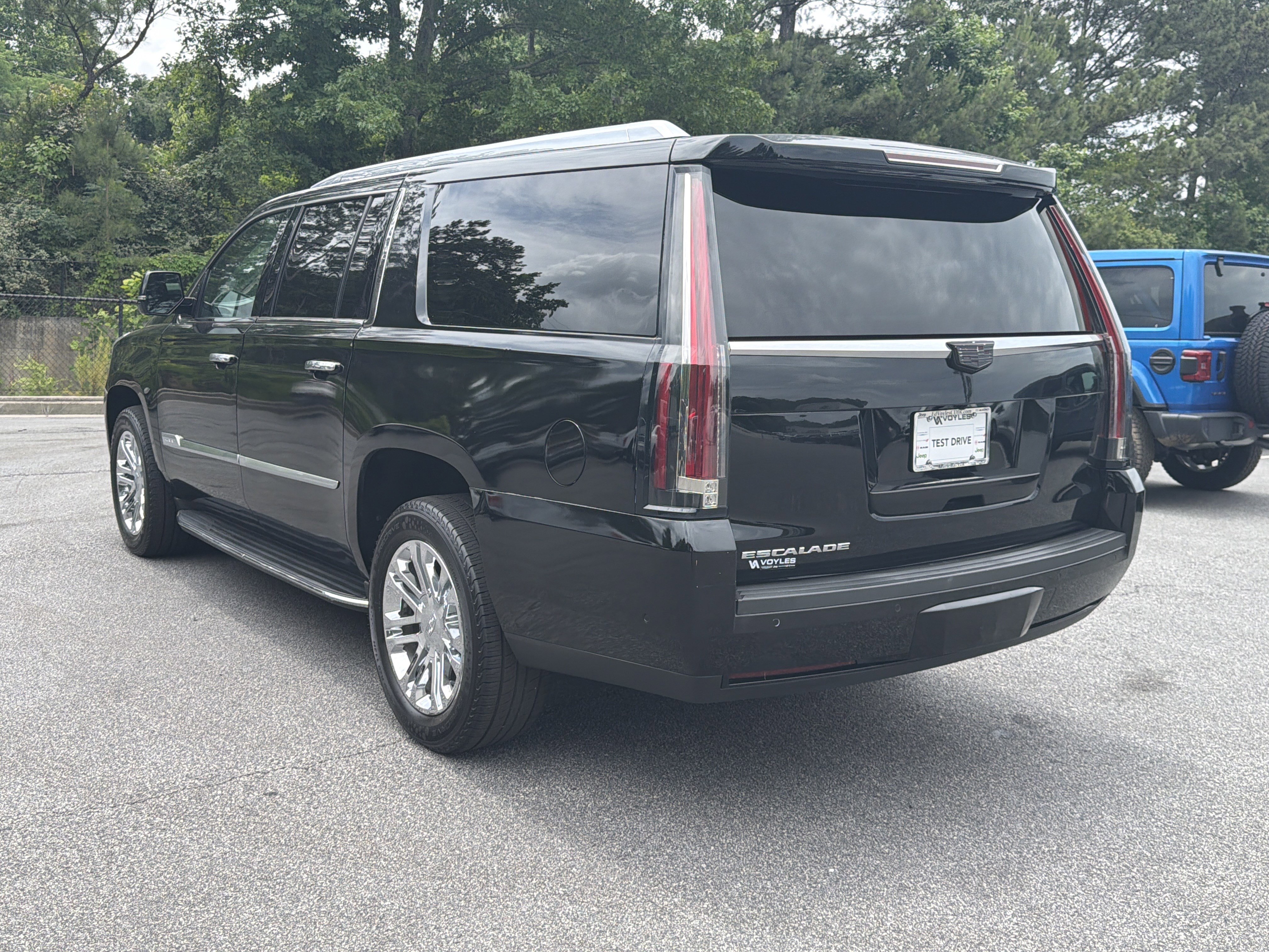 Used 2020 Cadillac Escalade ESV 4WD image 6