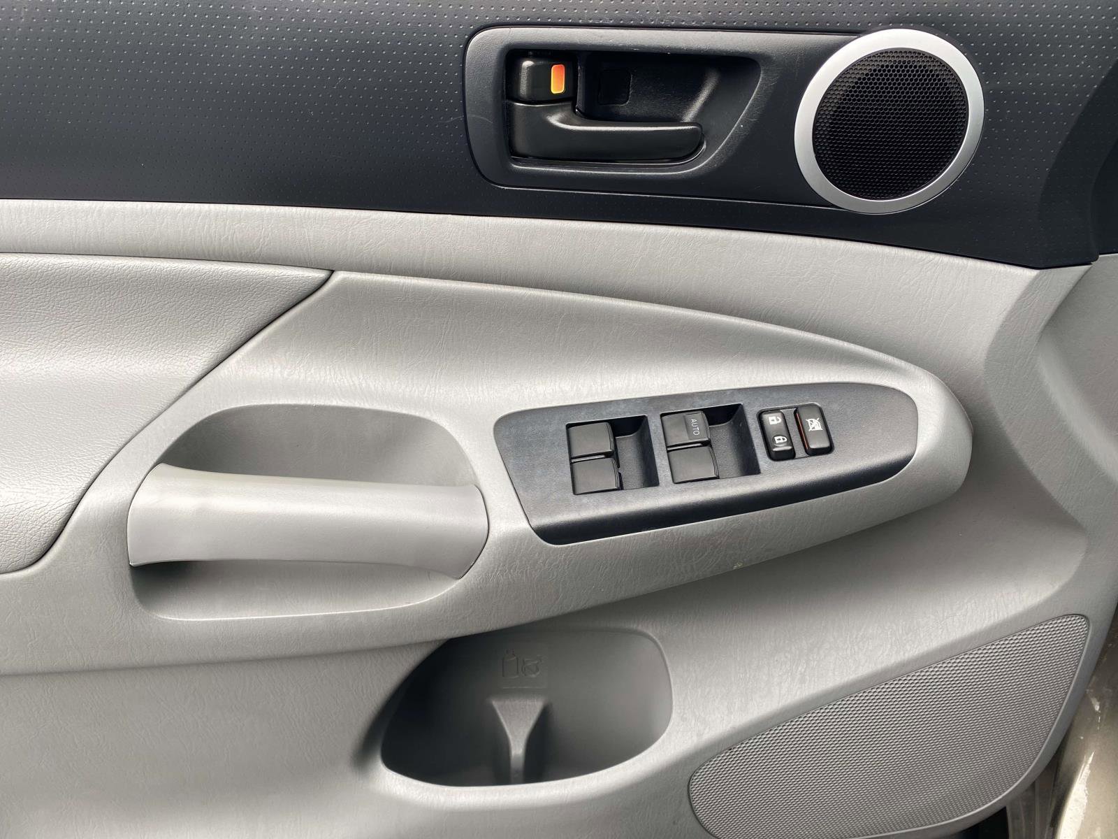 Used 2014 Toyota Tacoma PreRunner image 16