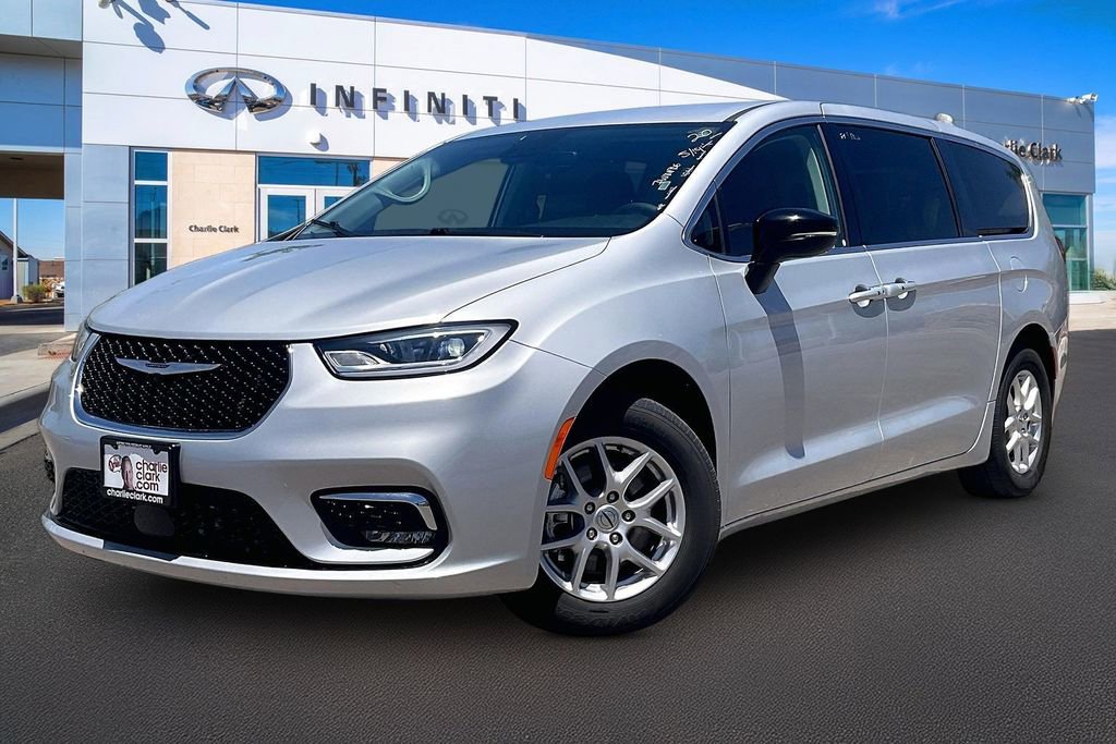 Used 2024 Chrysler Pacifica Touring-L