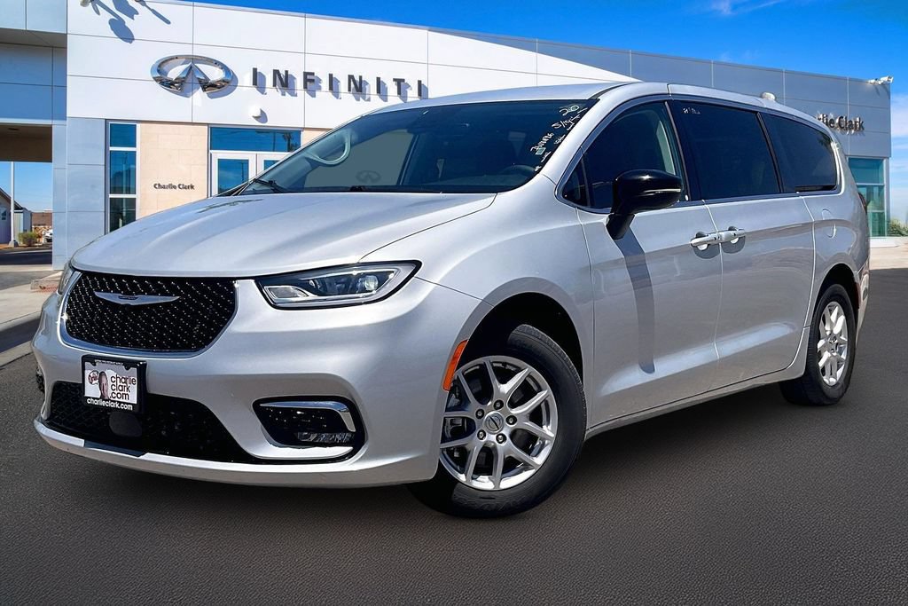 Used 2024 Chrysler Pacifica Touring-L FWD image 1