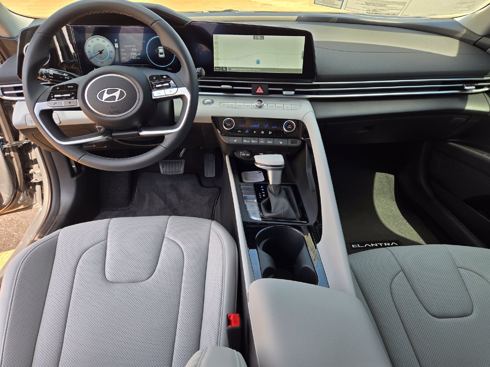 New 2026 Hyundai Elantra Limited FWD image 8
