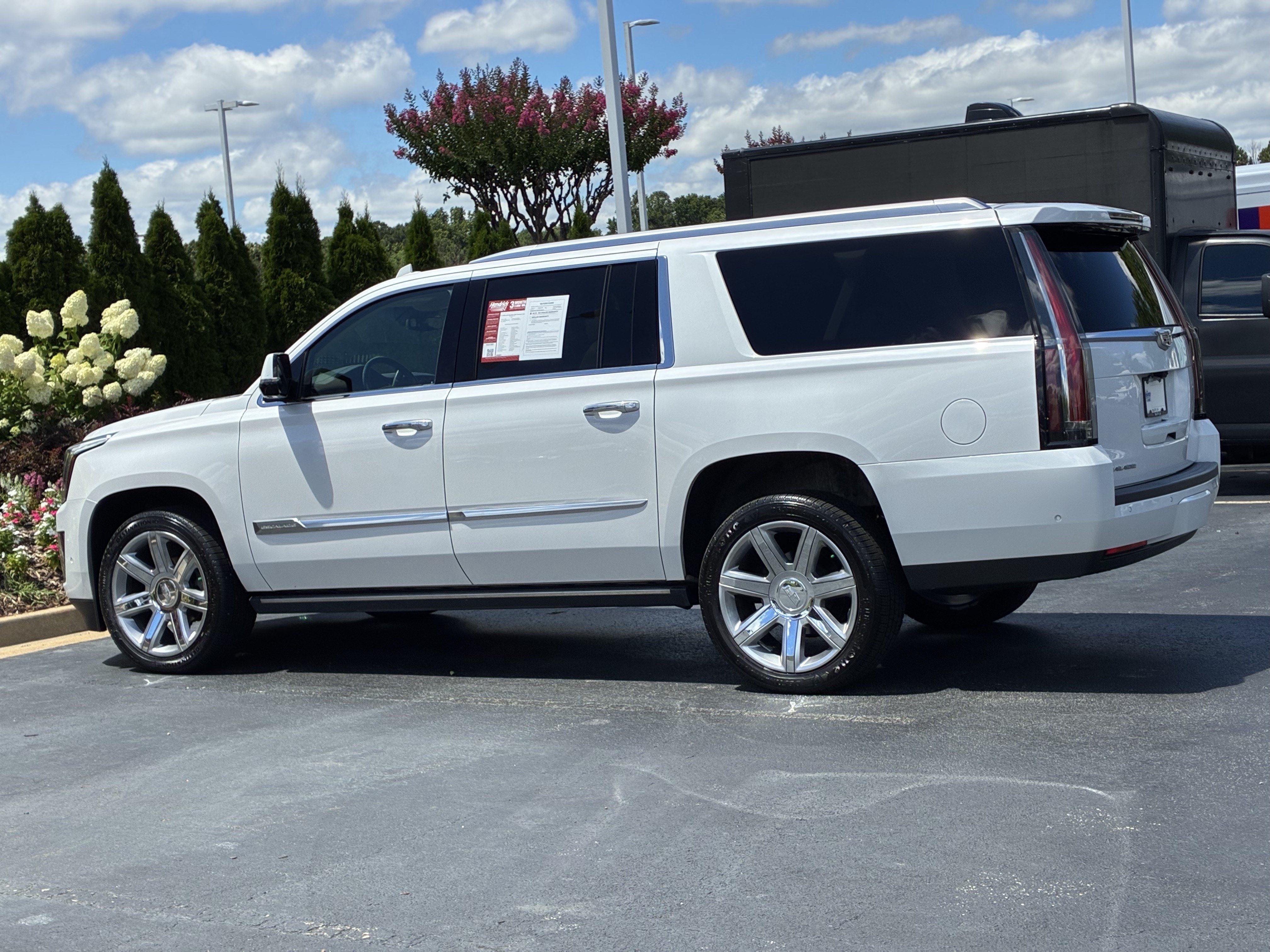 Used 2019 Cadillac Escalade ESV Premium Luxury AWD/4WD image 10