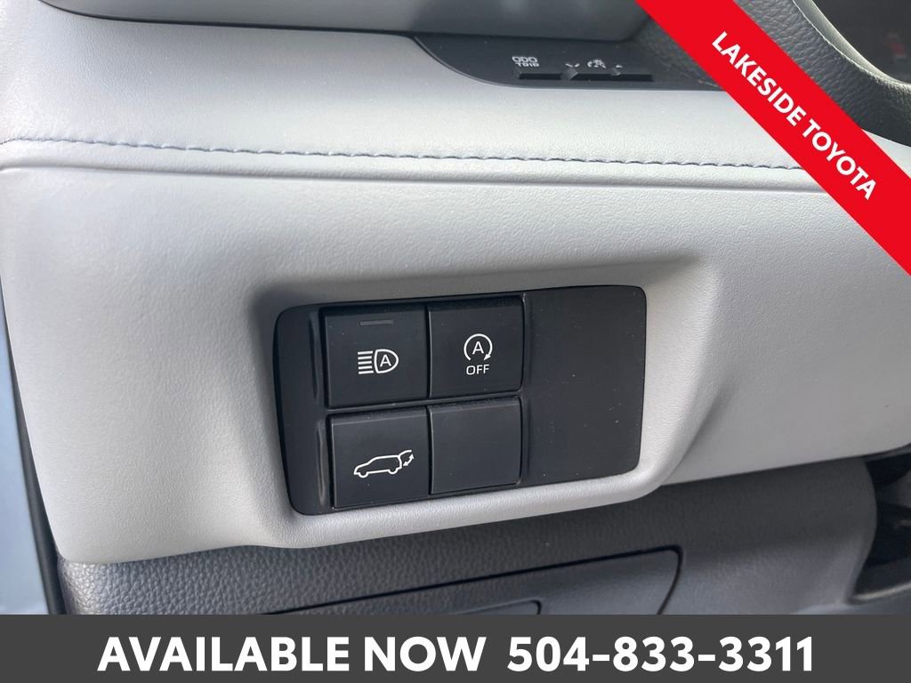 Used 2023 Toyota Highlander LE image 25