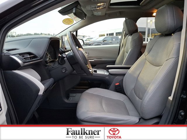 Certified 2023 Toyota Sienna Limited image 13