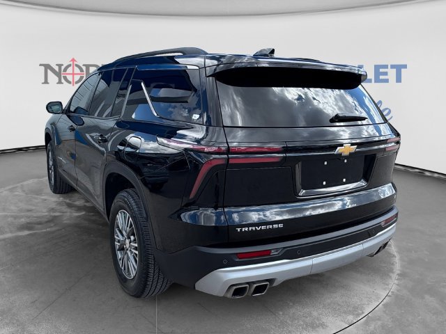 Used 2024 Chevrolet Traverse LT w/ Trailering Package FWD image 5