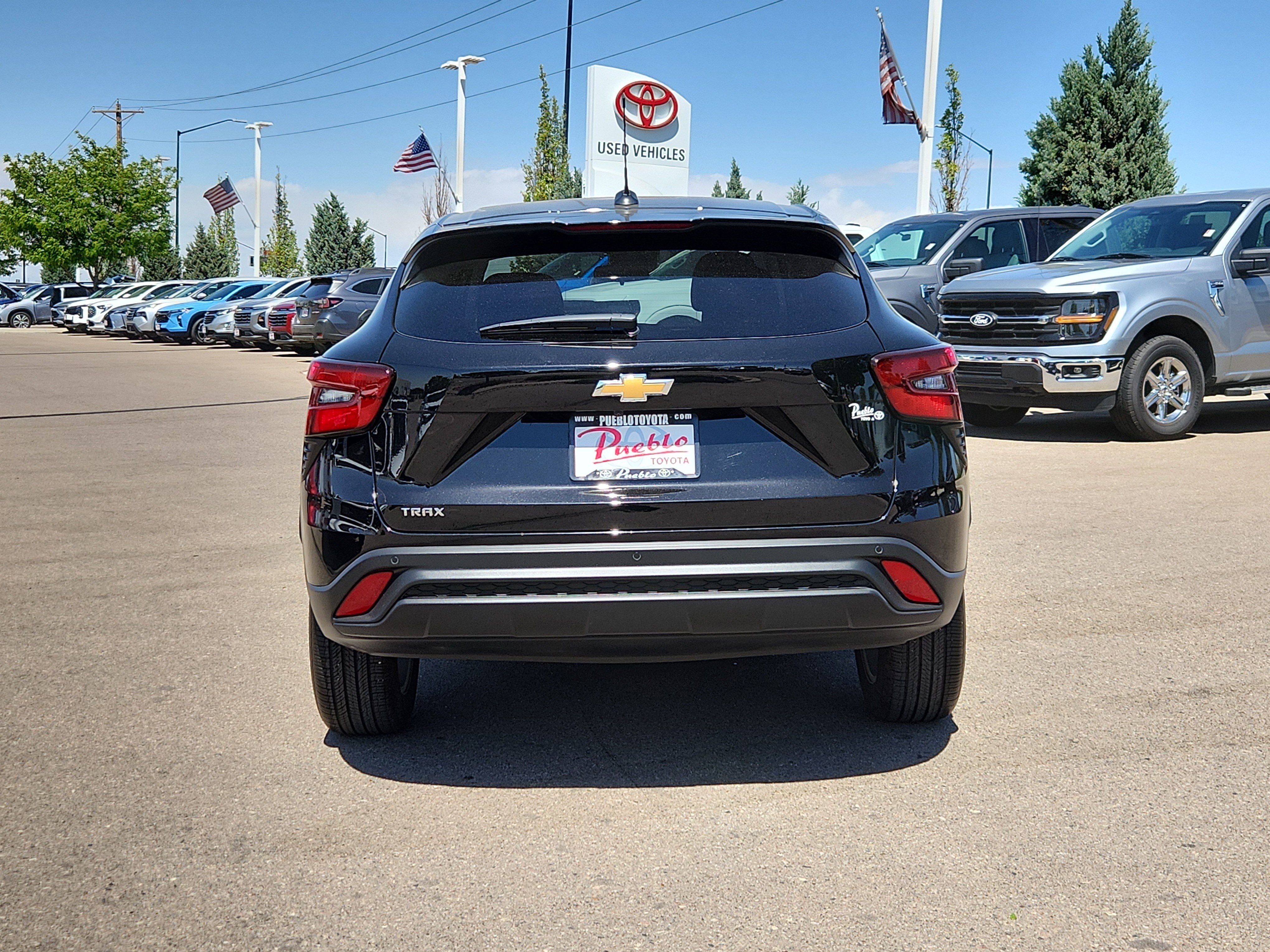Used 2025 Chevrolet Trax LS w/ LS Convenience Package FWD image 12