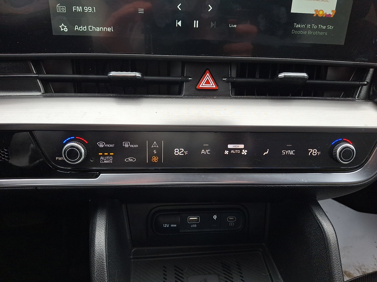 Used 2025 Kia Sportage EX AWD/4WD image 16