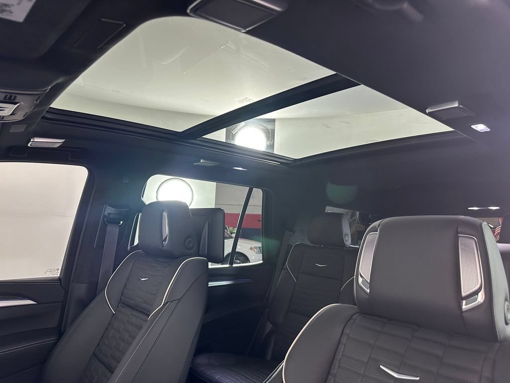 Used 2026 Cadillac Escalade V w/ LPO, ONYX Package AWD/4WD image 28